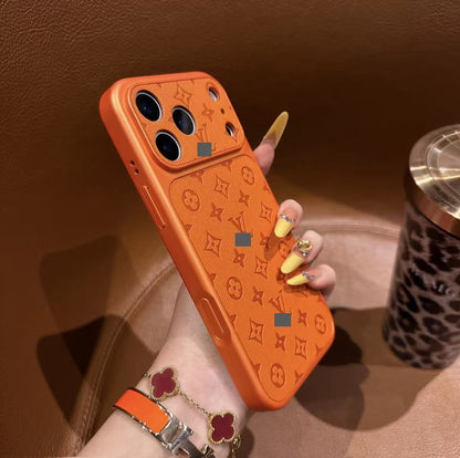 スマホケース  高級感プレス加工 スマホケース  ダブルV  耐衝撃・防振性能に優れ、高級感あふれるスマホケースで、iPhone14~17 に対応