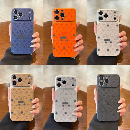 スマホケース  高級感プレス加工 スマホケース  ダブルV  耐衝撃・防振性能に優れ、高級感あふれるスマホケースで、iPhone13~17 に対応