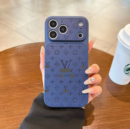 スマホケース  高級感プレス加工 スマホケース  ダブルV  耐衝撃・防振性能に優れ、高級感あふれるスマホケースで、iPhone13~17 に対応