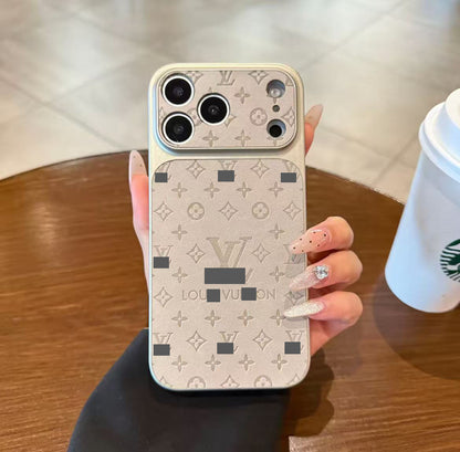 スマホケース  高級感プレス加工 スマホケース  ダブルV  耐衝撃・防振性能に優れ、高級感あふれるスマホケースで、iPhone13~17 に対応