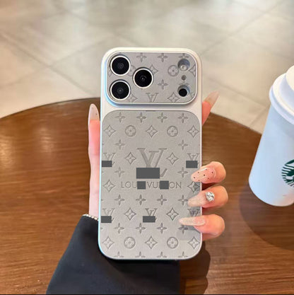 スマホケース  高級感プレス加工 スマホケース  ダブルV  耐衝撃・防振性能に優れ、高級感あふれるスマホケースで、iPhone13~17 に対応