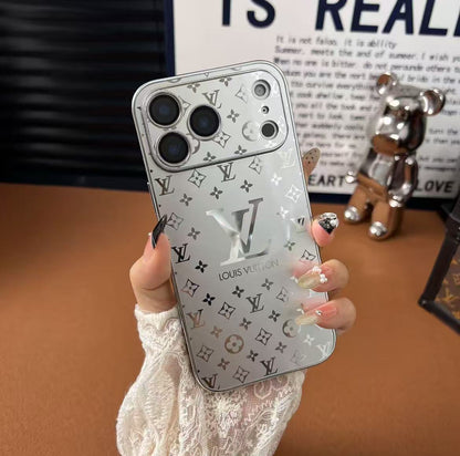 スマホケース  高級感メッキスマホケース   ダブルV    耐衝撃・防振性能に優れ、高級感あふれるスマホケースで、iPhone13~17 に対応