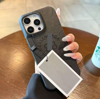 スマホケース  高級感シワ柄 スマホケース  ダブルB  耐衝撃・防振性能に優れ、高級感あふれるスマホケースで、iPhone12~17 に対応