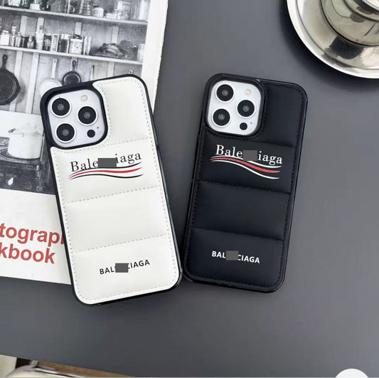 スマホケース  高級感ダウンジャケット風 スマホケース  ダブルB  耐衝撃・防振性能に優れ、高級感あふれるスマホケースで、iPhone12~17 に対応