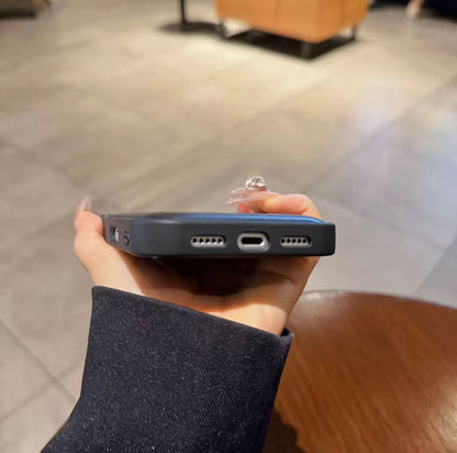 スマホケース  高級感レザー スマホケース  ダブルB  耐衝撃・防振性能に優れ、高級感あふれるスマホケースで、iPhone13~17 に対応