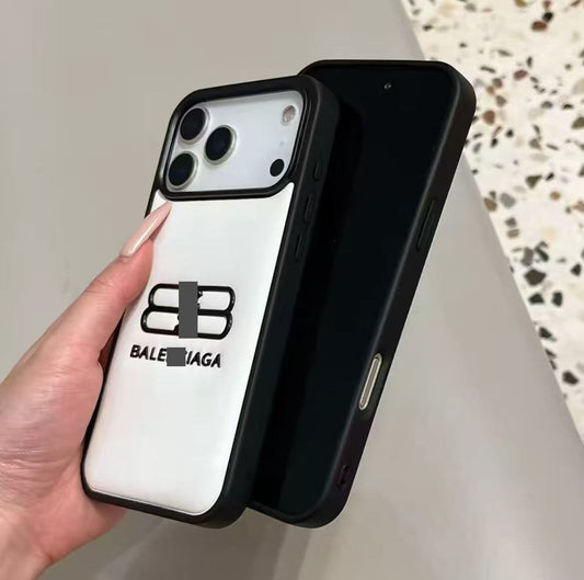 スマホケース  高級感レザー スマホケース  ダブルB  耐衝撃・防振性能に優れ、高級感あふれるスマホケースで、iPhone14~17 に対応