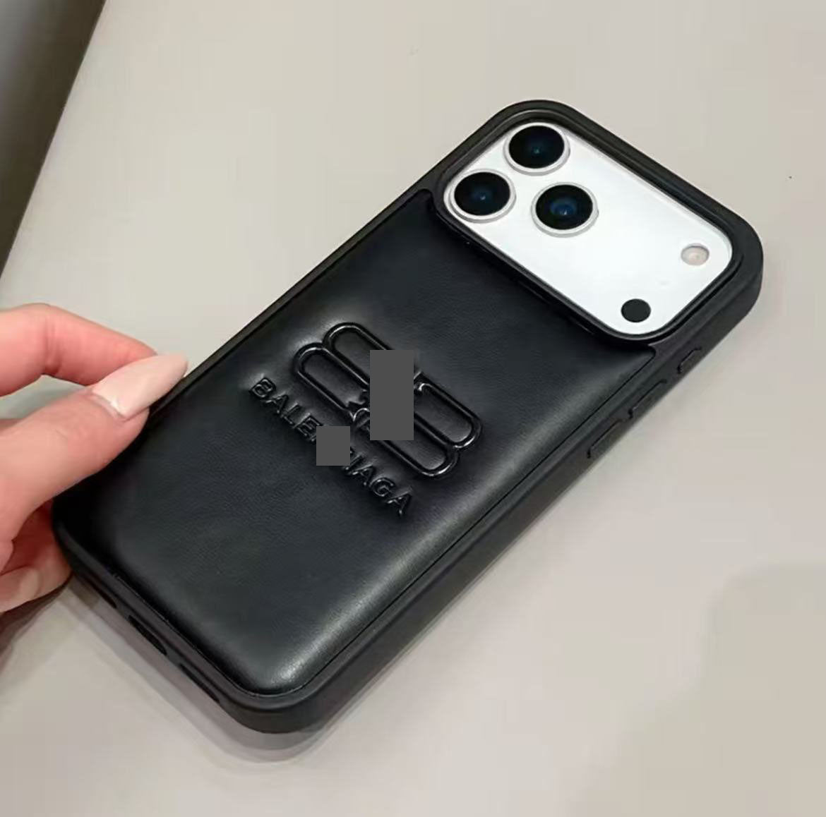 スマホケース  高級感レザー スマホケース  ダブルB  耐衝撃・防振性能に優れ、高級感あふれるスマホケースで、iPhone14~17 に対応