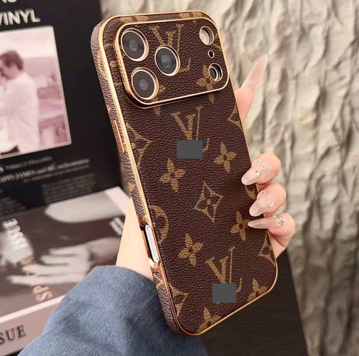 スマホケース  高級感メッキ加工 スマホケース   ダブルV  耐衝撃・防振性能に優れ、高級感あふれるスマホケースで、iPhone12~17 に対応