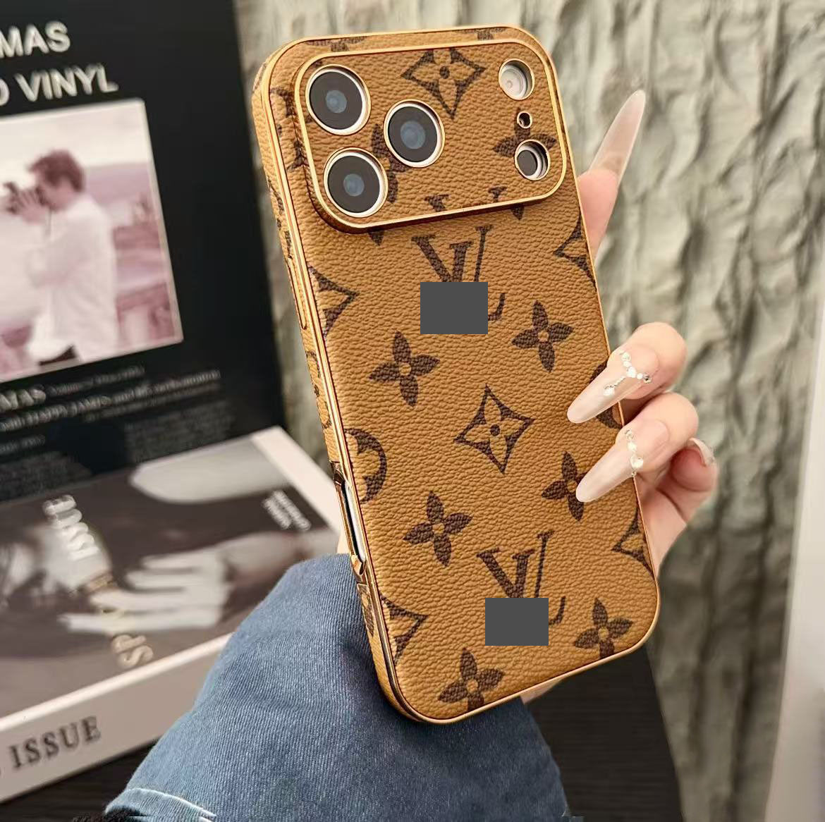 スマホケース  高級感メッキ加工 スマホケース   ダブルV  耐衝撃・防振性能に優れ、高級感あふれるスマホケースで、iPhone12~17 に対応