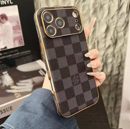 スマホケース  高級感メッキ加工 スマホケース   ダブルV  耐衝撃・防振性能に優れ、高級感あふれるスマホケースで、iPhone12~17 に対応