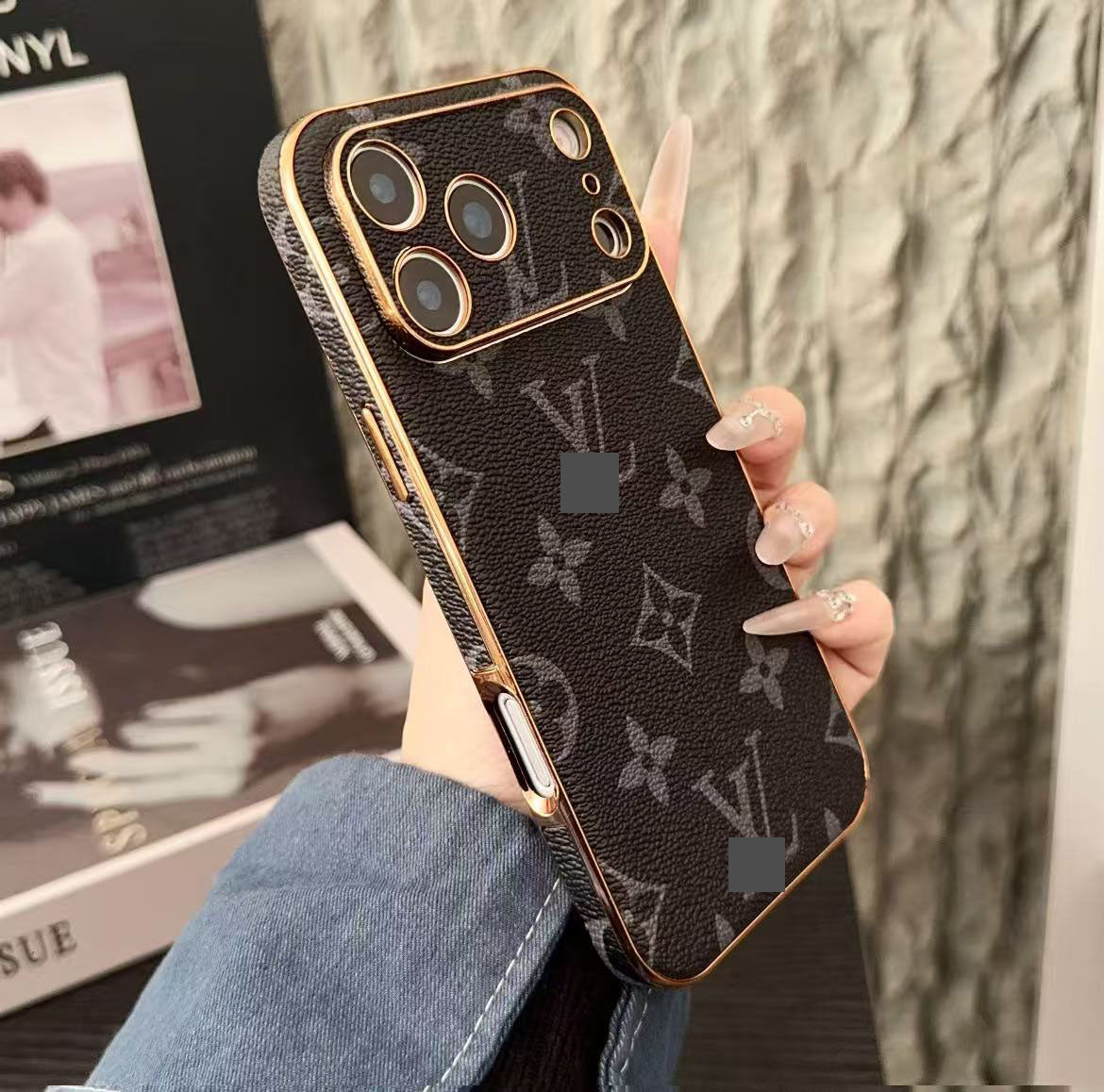 スマホケース  高級感メッキ加工 スマホケース   ダブルV  耐衝撃・防振性能に優れ、高級感あふれるスマホケースで、iPhone12~17 に対応