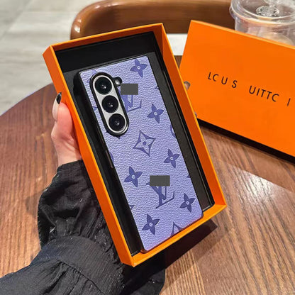 スマホケース  高級感  ダブルV  耐衝撃・防振性能に優れ、Galaxy Fold専用　高級感あふれるスマホケースで、Galaxy Foldに対応