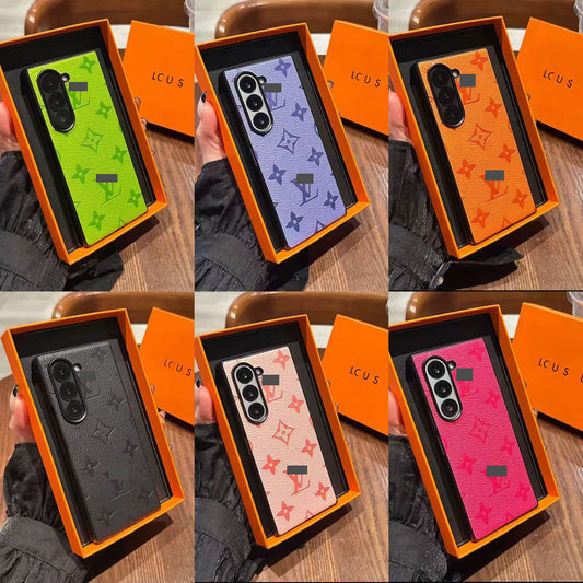 スマホケース  高級感  ダブルV  耐衝撃・防振性能に優れ、Galaxy Fold専用　高級感あふれるスマホケースで、Galaxy Foldに対応