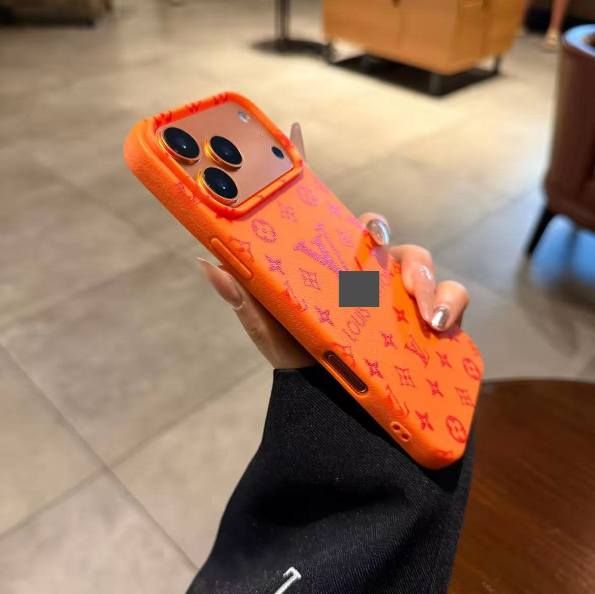 スマホケース  高級感大きな窓付きスマホケース   ダブルV  耐衝撃・防振性能に優れ、高級感あふれるスマホケースで、iPhone11~17 に対応