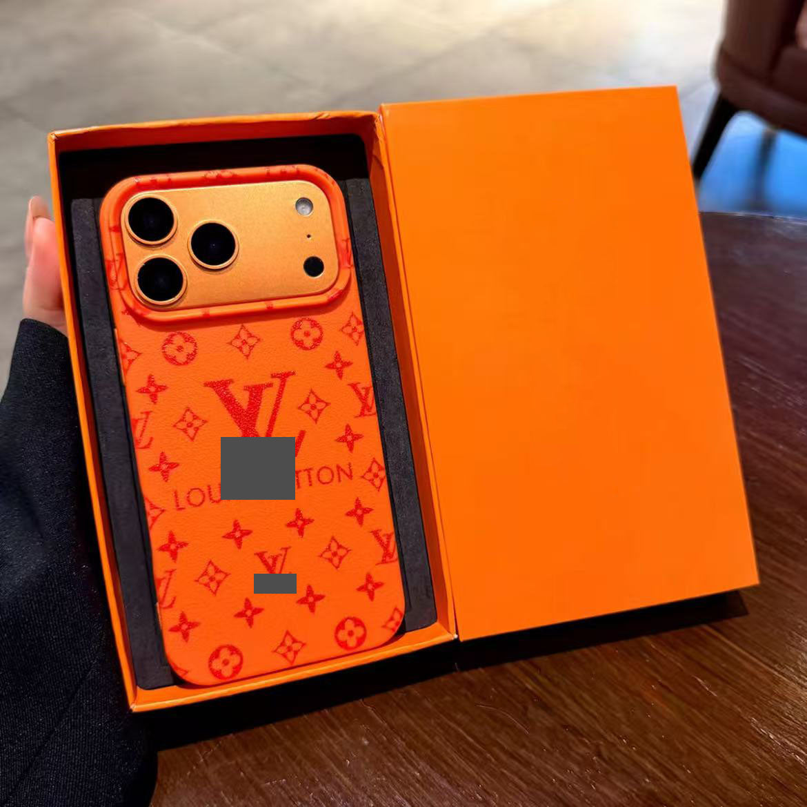 スマホケース  高級感大きな窓付きスマホケース   ダブルV  耐衝撃・防振性能に優れ、高級感あふれるスマホケースで、iPhone11~17 に対応