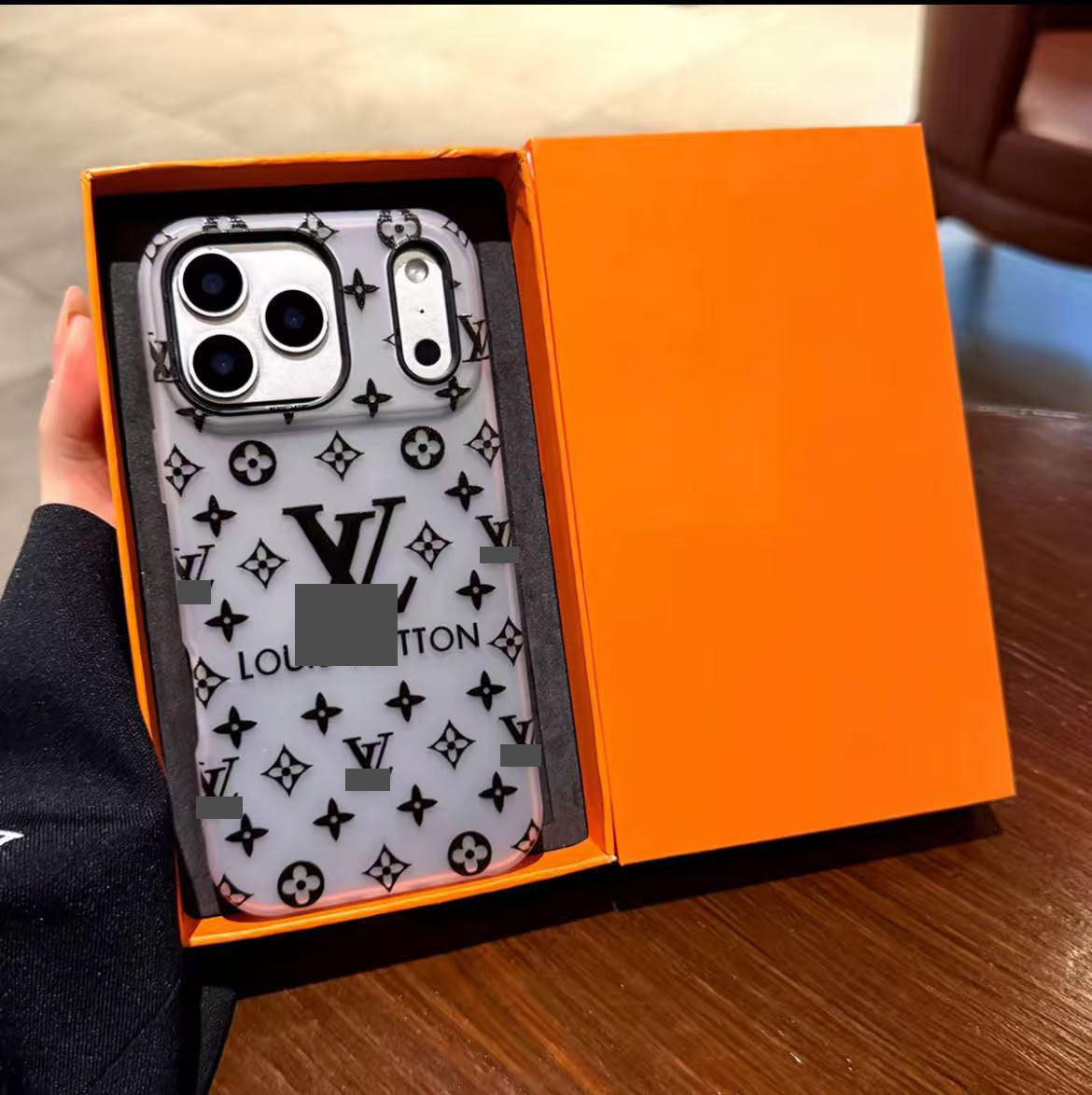 スマホケース  高級感ドーパミンジェリーケース   ダブルV  耐衝撃・防振性能に優れ、高級感あふれるスマホケースで、iPhone12~17 に対応