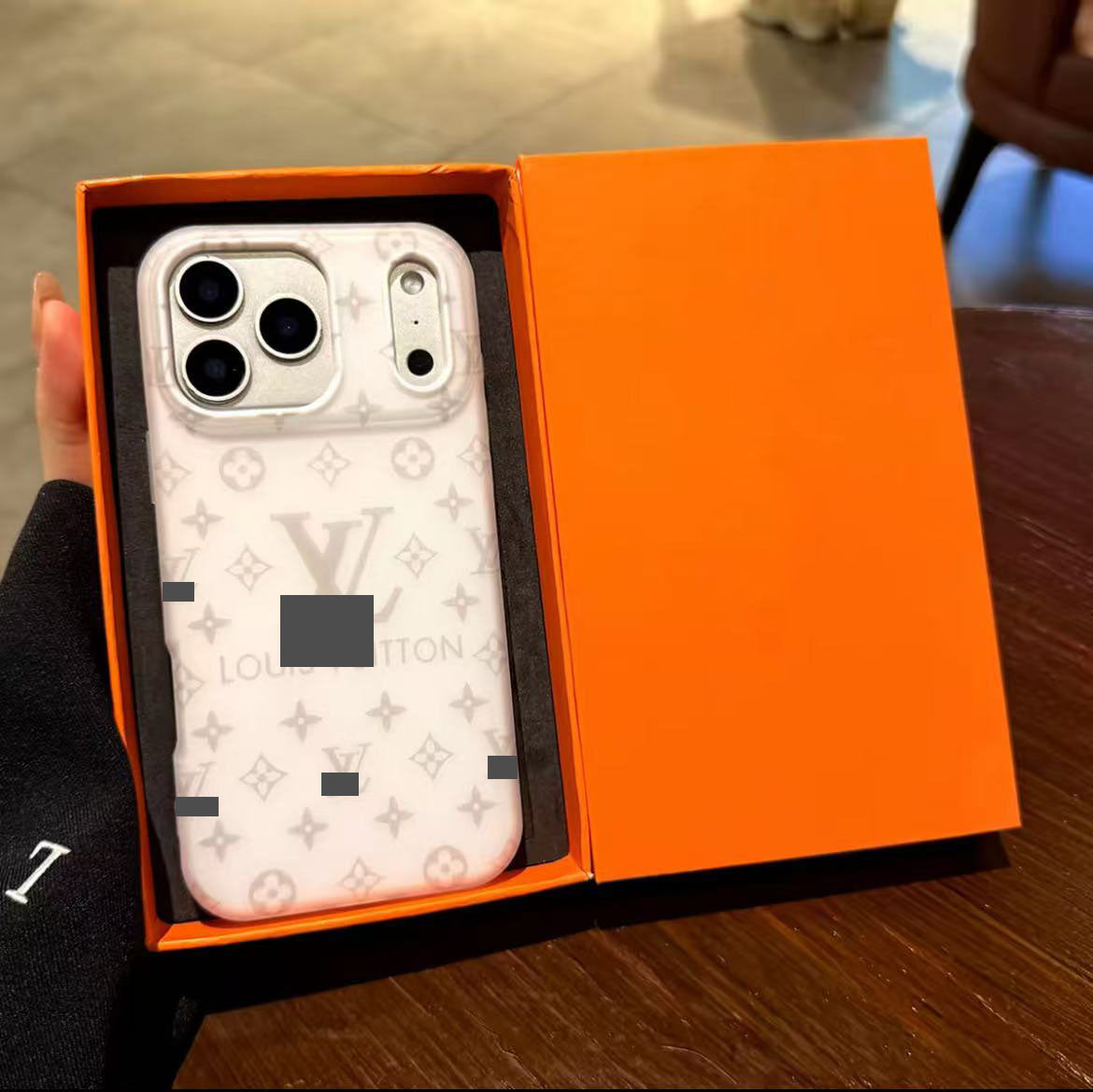 スマホケース  高級感ドーパミンジェリーケース   ダブルV  耐衝撃・防振性能に優れ、高級感あふれるスマホケースで、iPhone12~17 に対応