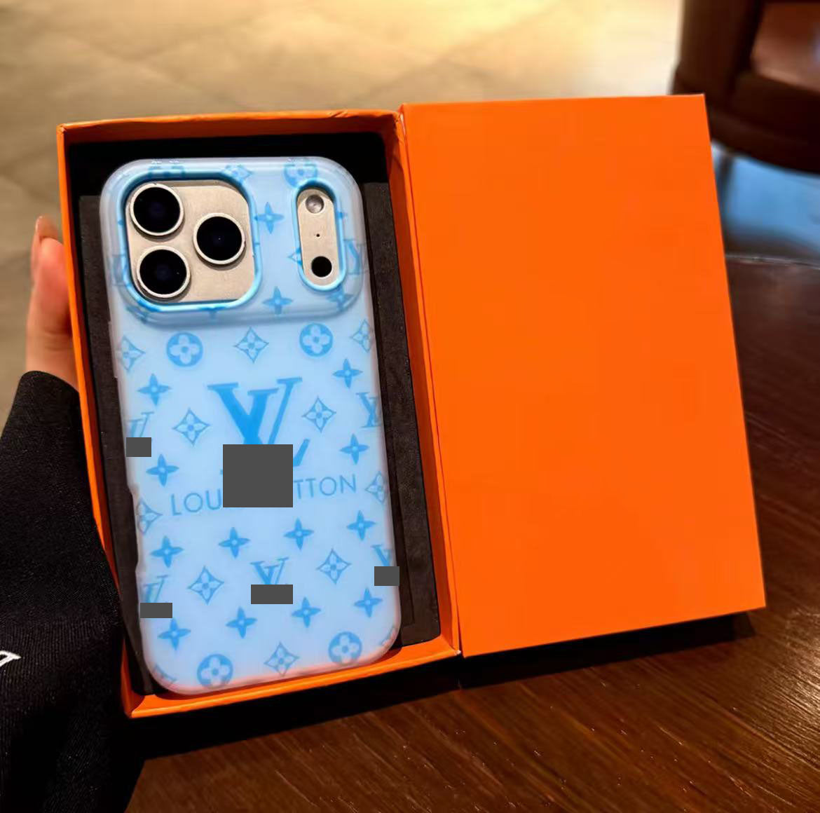 スマホケース  高級感ドーパミンジェリーケース   ダブルV  耐衝撃・防振性能に優れ、高級感あふれるスマホケースで、iPhone12~17 に対応