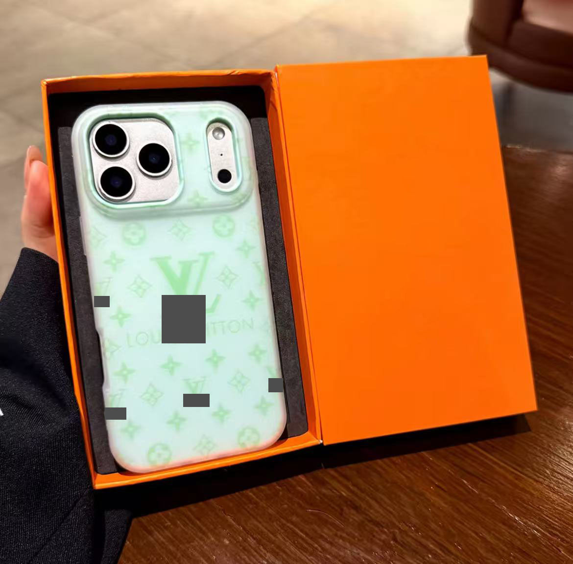 スマホケース  高級感ドーパミンジェリーケース   ダブルV  耐衝撃・防振性能に優れ、高級感あふれるスマホケースで、iPhone12~17 に対応