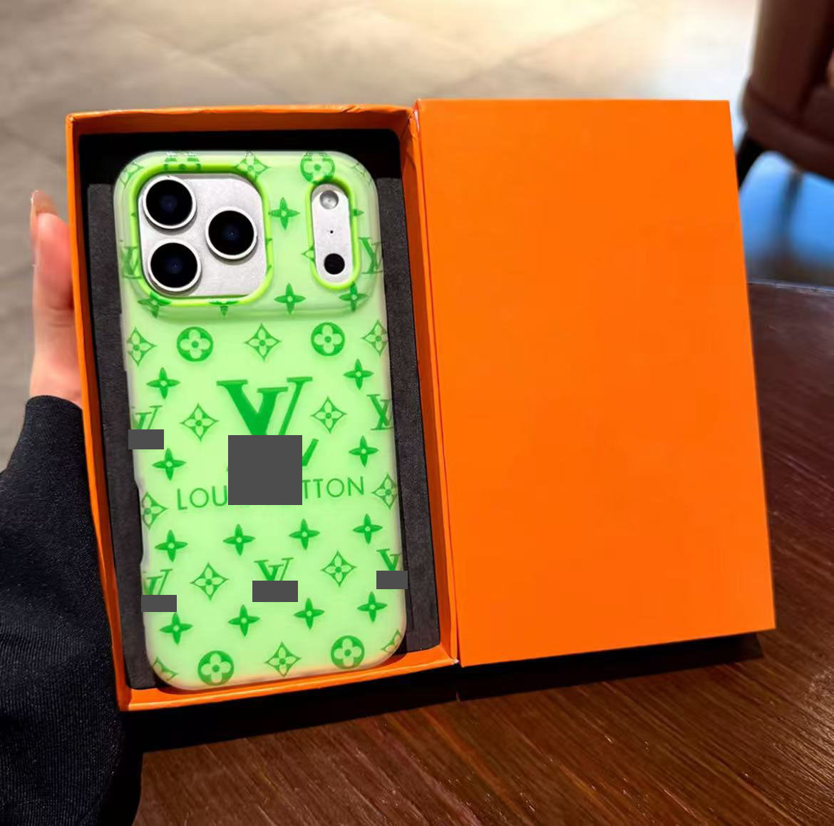 スマホケース  高級感ドーパミンジェリーケース   ダブルV  耐衝撃・防振性能に優れ、高級感あふれるスマホケースで、iPhone12~17 に対応