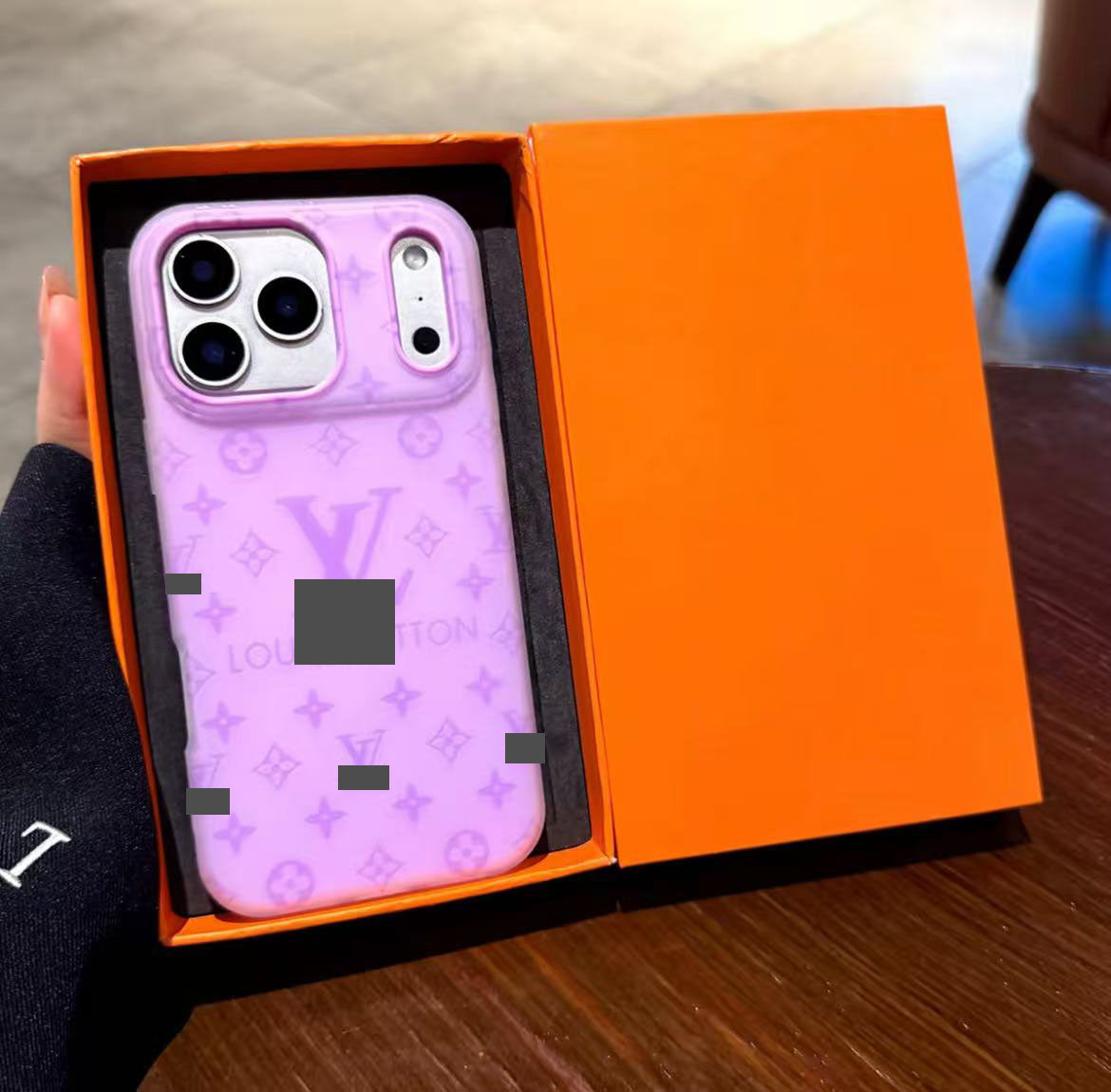 スマホケース  高級感ドーパミンジェリーケース   ダブルV  耐衝撃・防振性能に優れ、高級感あふれるスマホケースで、iPhone12~17 に対応