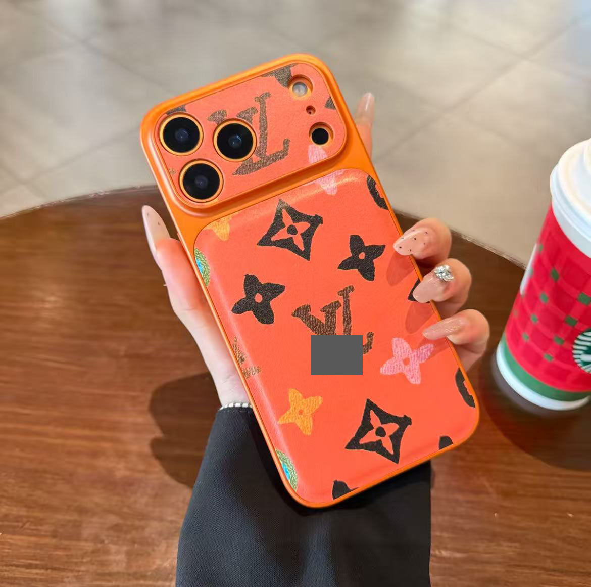 スマホケース  高級感大窓レザー製スマホケース   ダブルV  耐衝撃・防振性能に優れ、高級感あふれるスマホケースで、iPhone13~17 に対応