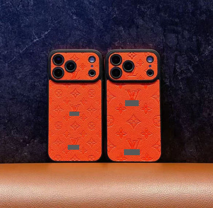 スマホケース  高級感エンボスプリントスマホケース   ダブルV  耐衝撃・防振性能に優れ、高級感あふれるスマホケースで、iPhone15~17 に対応