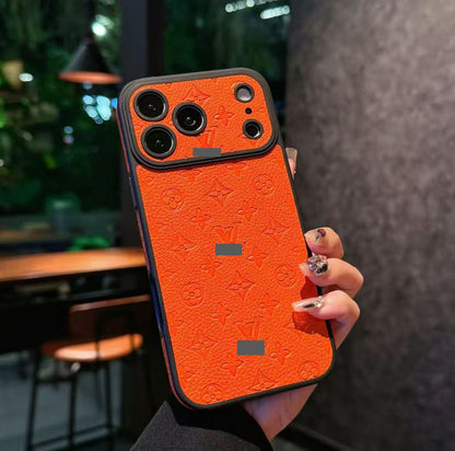 スマホケース  高級感エンボスプリントスマホケース   ダブルV  耐衝撃・防振性能に優れ、高級感あふれるスマホケースで、iPhone15~17 に対応