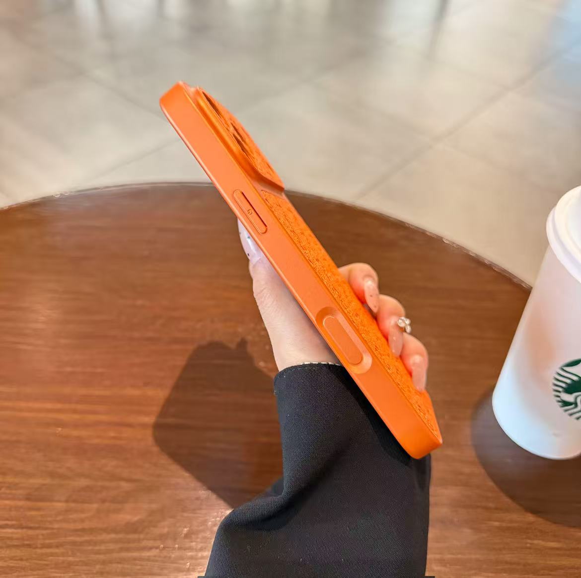 スマホケース  高級感レザー製 デニム柄スマホケース   ダブルG  耐衝撃・防振性能に優れ、高級感あふれるスマホケースで、iPhone13~17 に対応