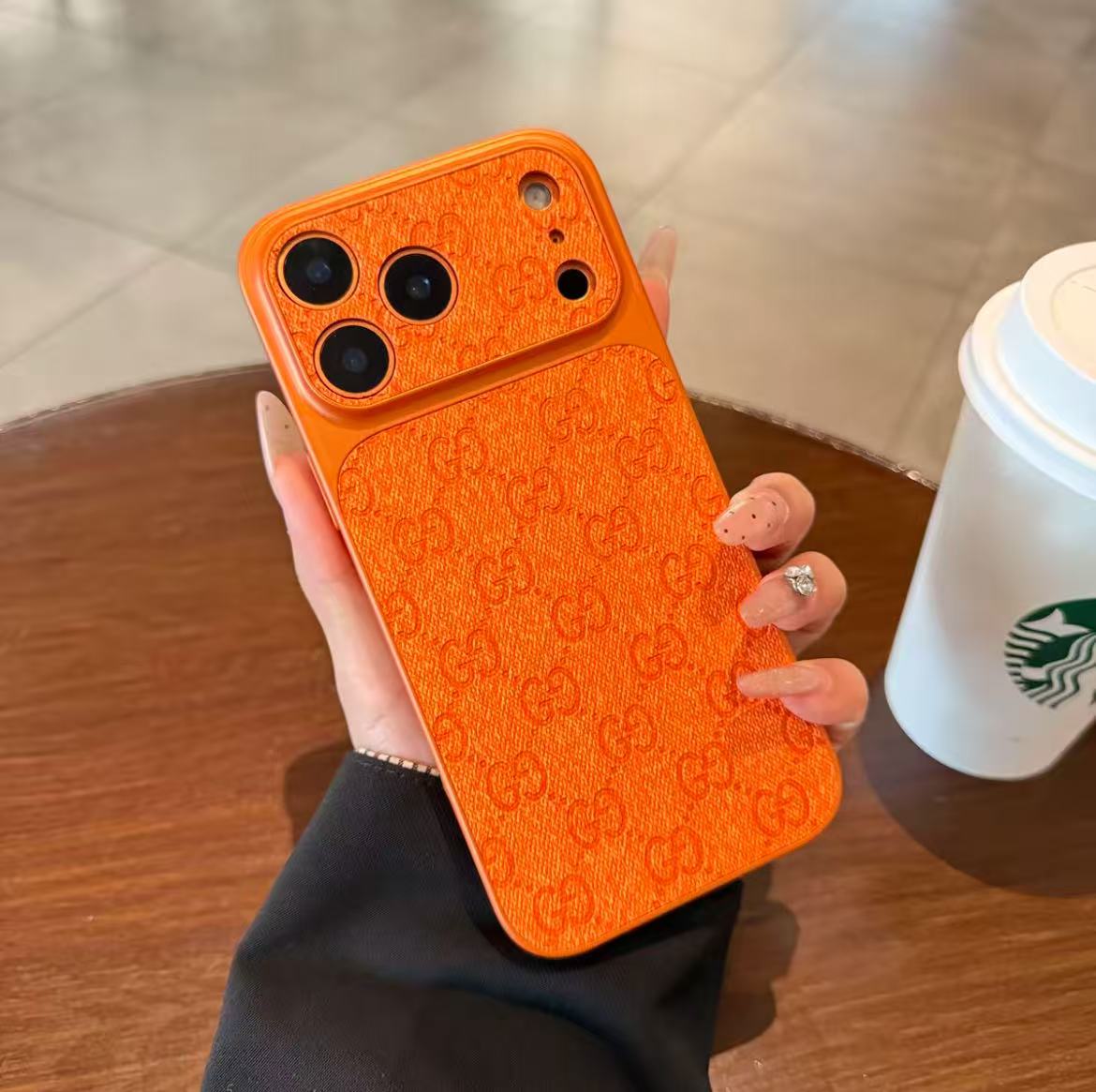 スマホケース  高級感レザー製 デニム柄スマホケース   ダブルG  耐衝撃・防振性能に優れ、高級感あふれるスマホケースで、iPhone13~17 に対応