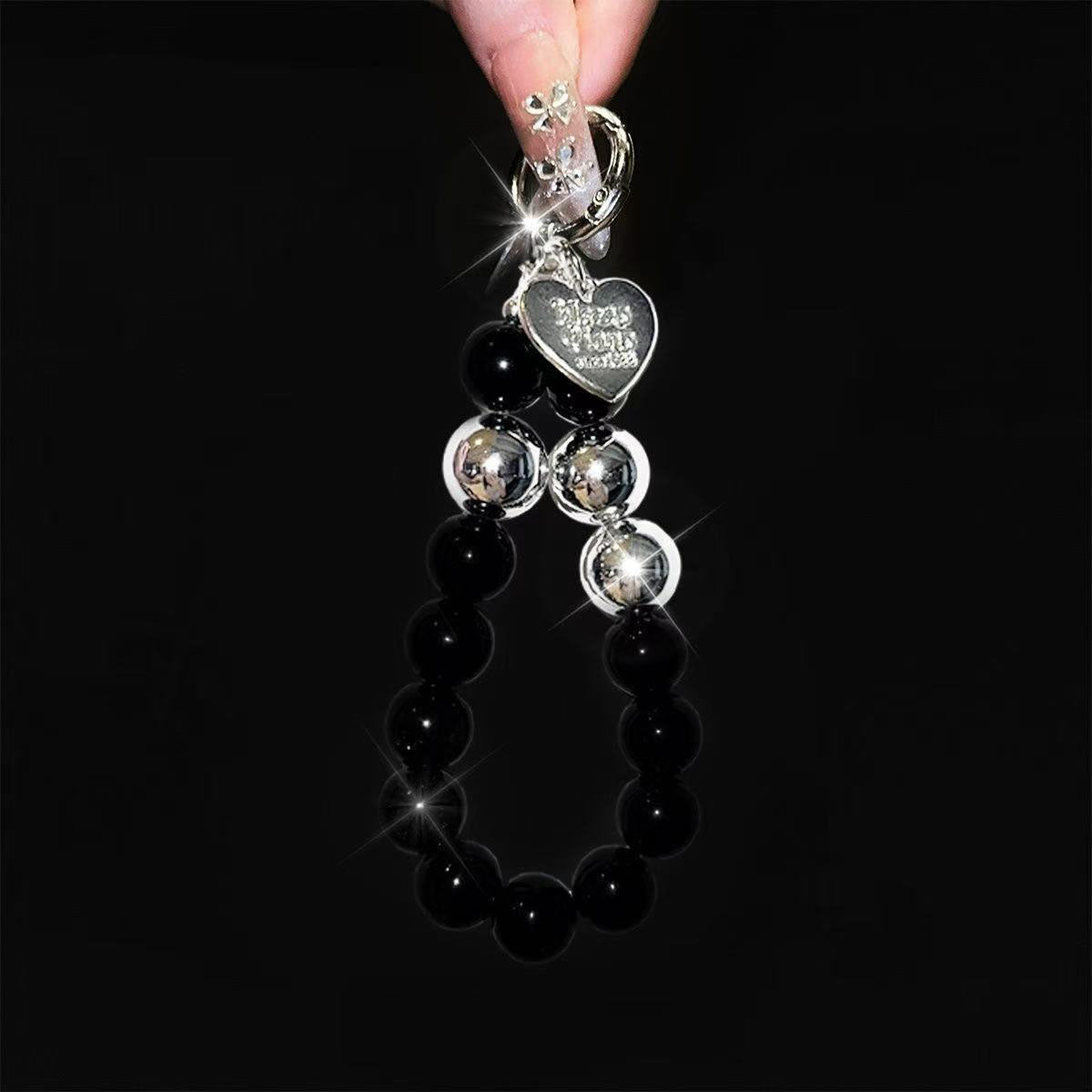 スマホケース  高級感ブレスレットを付き  ダブルV  耐衝撃・防振性能に優れ、高級感あふれるスマホケースで、iPhone11~17 に対応