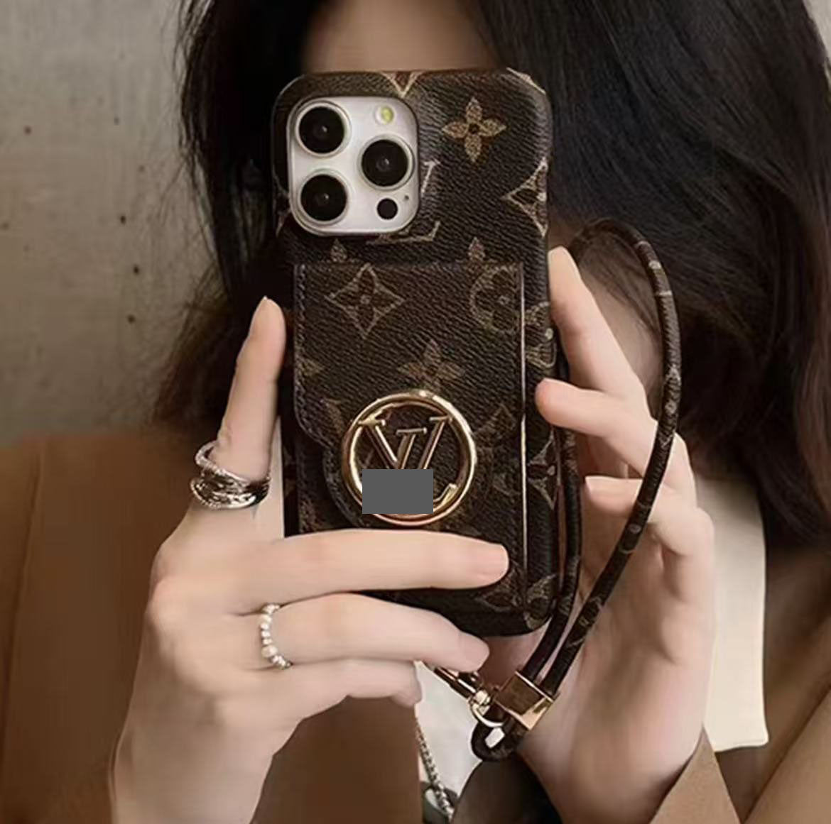 スマホケース  高級感手ひも付き + カード入れ付きスマホケース  ダブルV  耐衝撃・防振性能に優れ、高級感あふれるスマホケースで、iPhone14~17 に対応