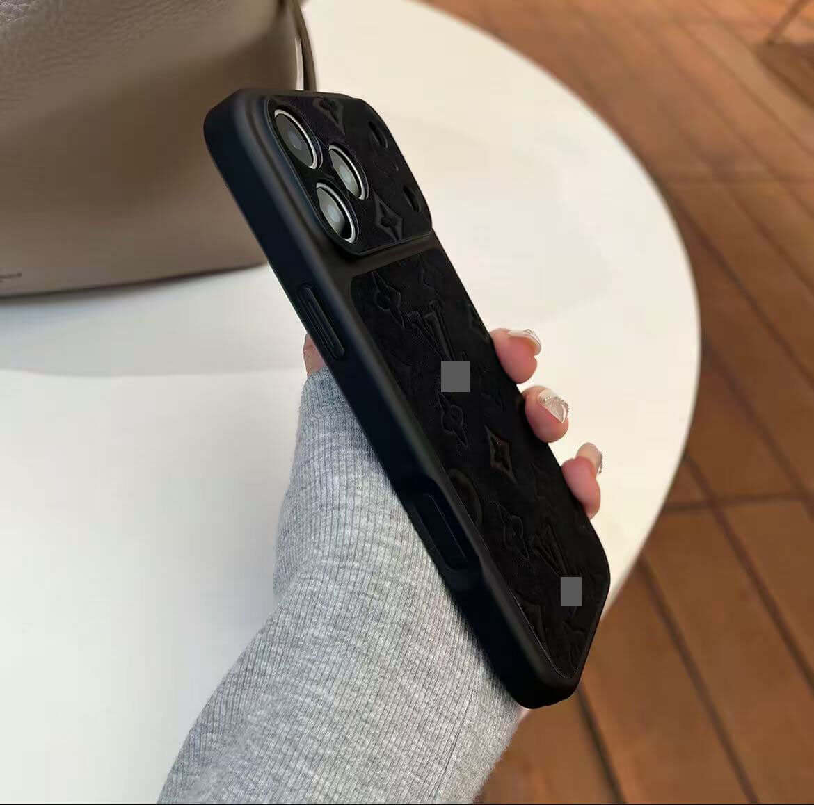 #37  スマホケース  もちもちフワフワスマホケース  耐衝撃・防振性能に優れ、iPhone14~17 に対応