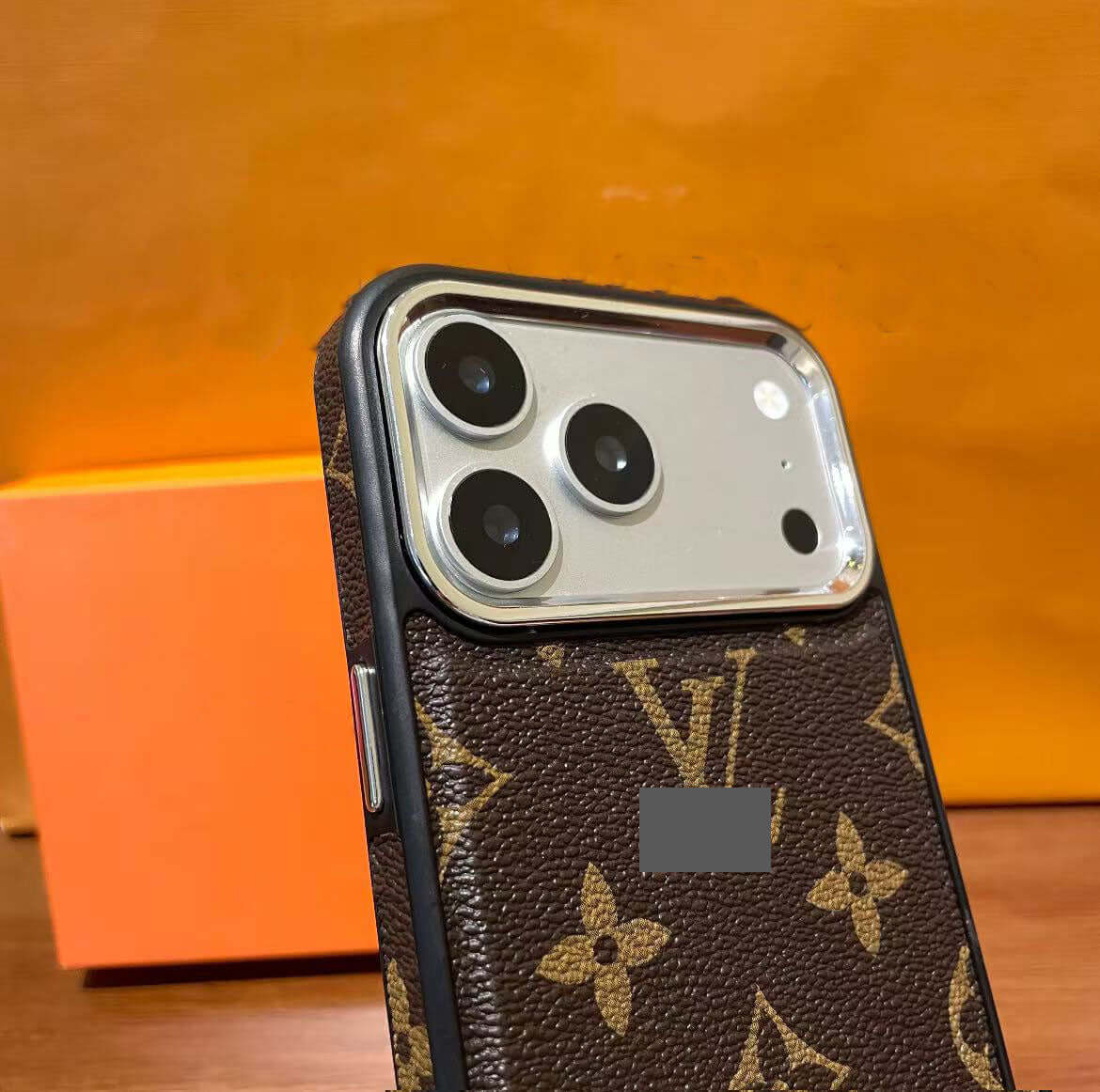 スマホケース  高級感大きな窓付きスマホケース  ダブルV  耐衝撃・防振性能に優れ、高級感あふれるスマホケースで、iPhone12~17 に対応