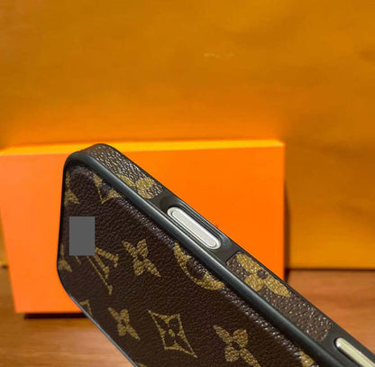 スマホケース  高級感大きな窓付きスマホケース  ダブルV  耐衝撃・防振性能に優れ、高級感あふれるスマホケースで、iPhone12~17 に対応