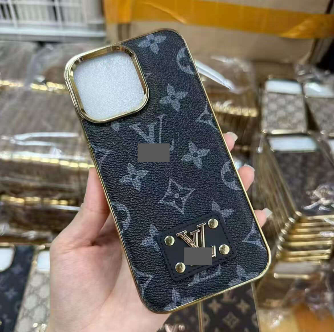 スマホケース  高級感メッキ加工ラージウィンドウスマホケース  ダブルV  耐衝撃・防振性能に優れ、高級感あふれるスマホケースで、iPhone12~17 に対応