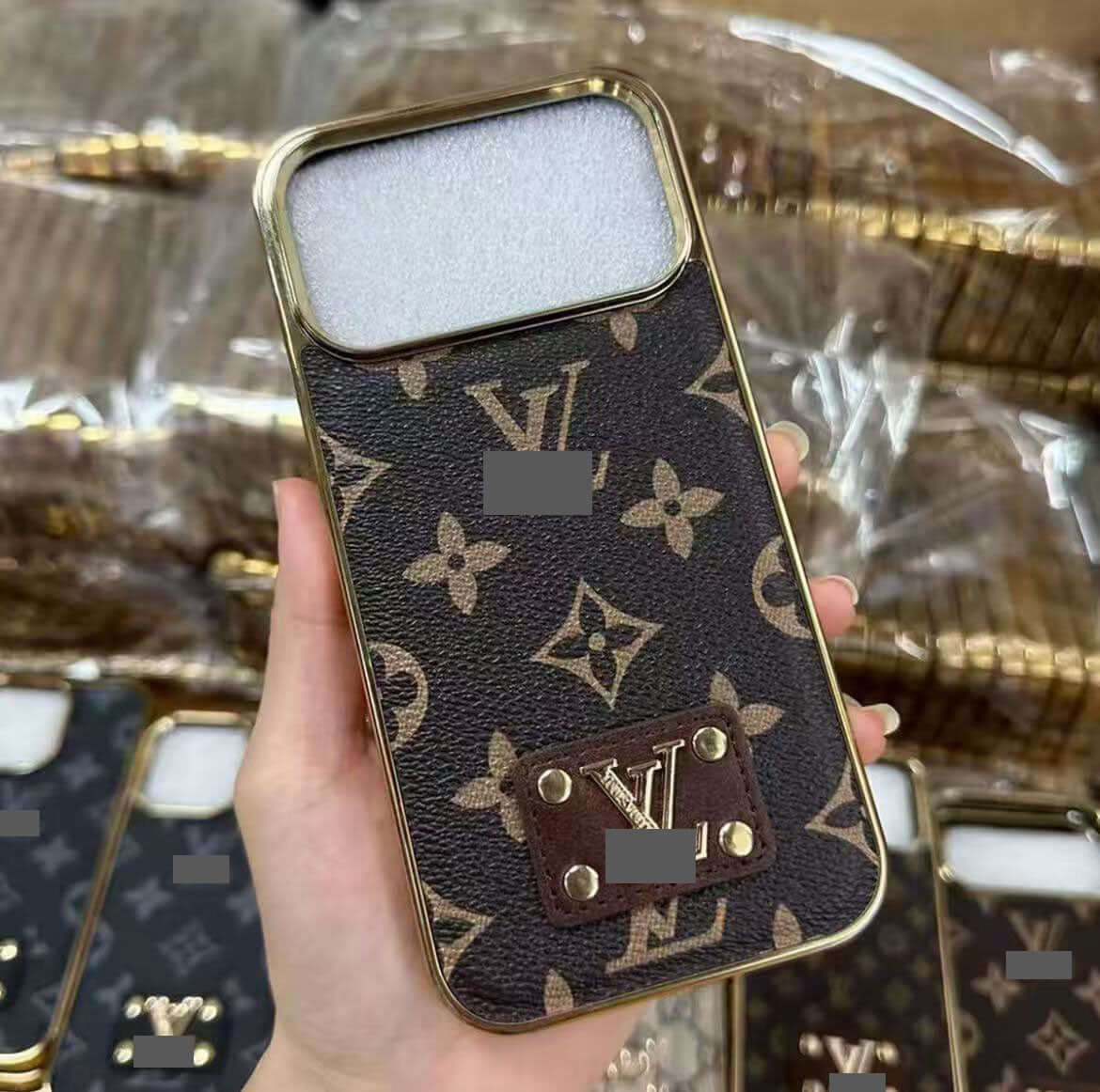 スマホケース  高級感メッキ加工ラージウィンドウスマホケース  ダブルV  耐衝撃・防振性能に優れ、高級感あふれるスマホケースで、iPhone12~17 に対応