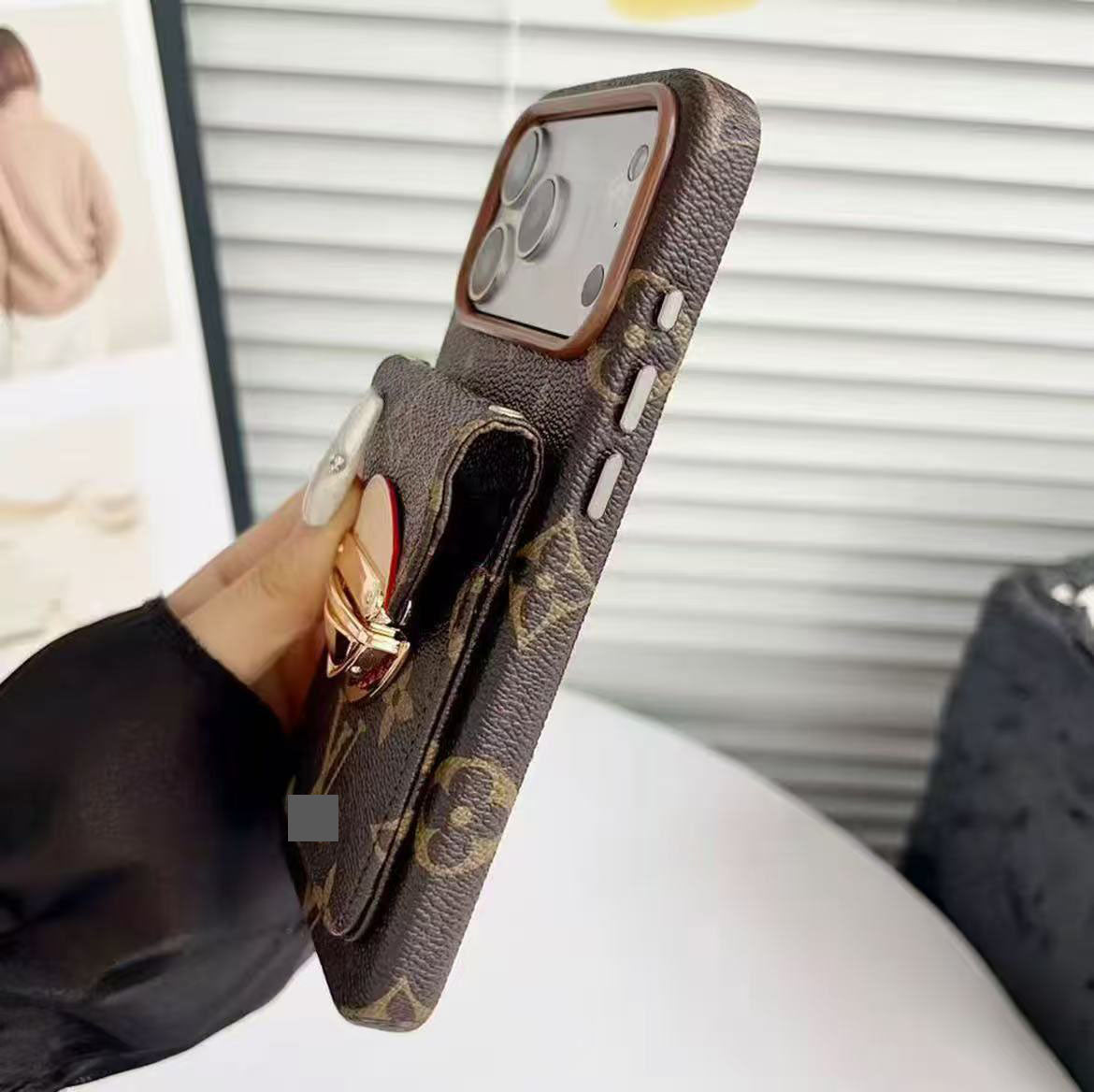 #510  スマホケース  ストラップ付き カード収納付き  耐衝撃・防振性能に優れ、iPhone に対応