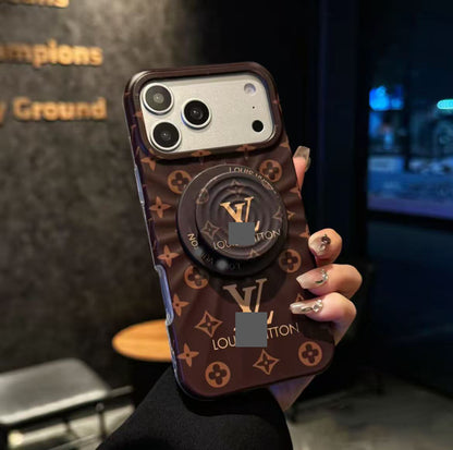 スマホケース  高級感マグネット式スマホケース  マグネットスタンド付き  ダブルV  耐衝撃・防振性能に優れ、高級感あふれるスマホケースで、iPhone14~17 に対応