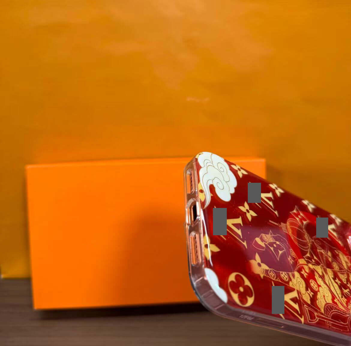 スマホケース  新年限定  高級感マグネット式スマホケース  ダブルV  耐衝撃・防振性能に優れ、高級感あふれるスマホケースで、iPhone15~17 に対応