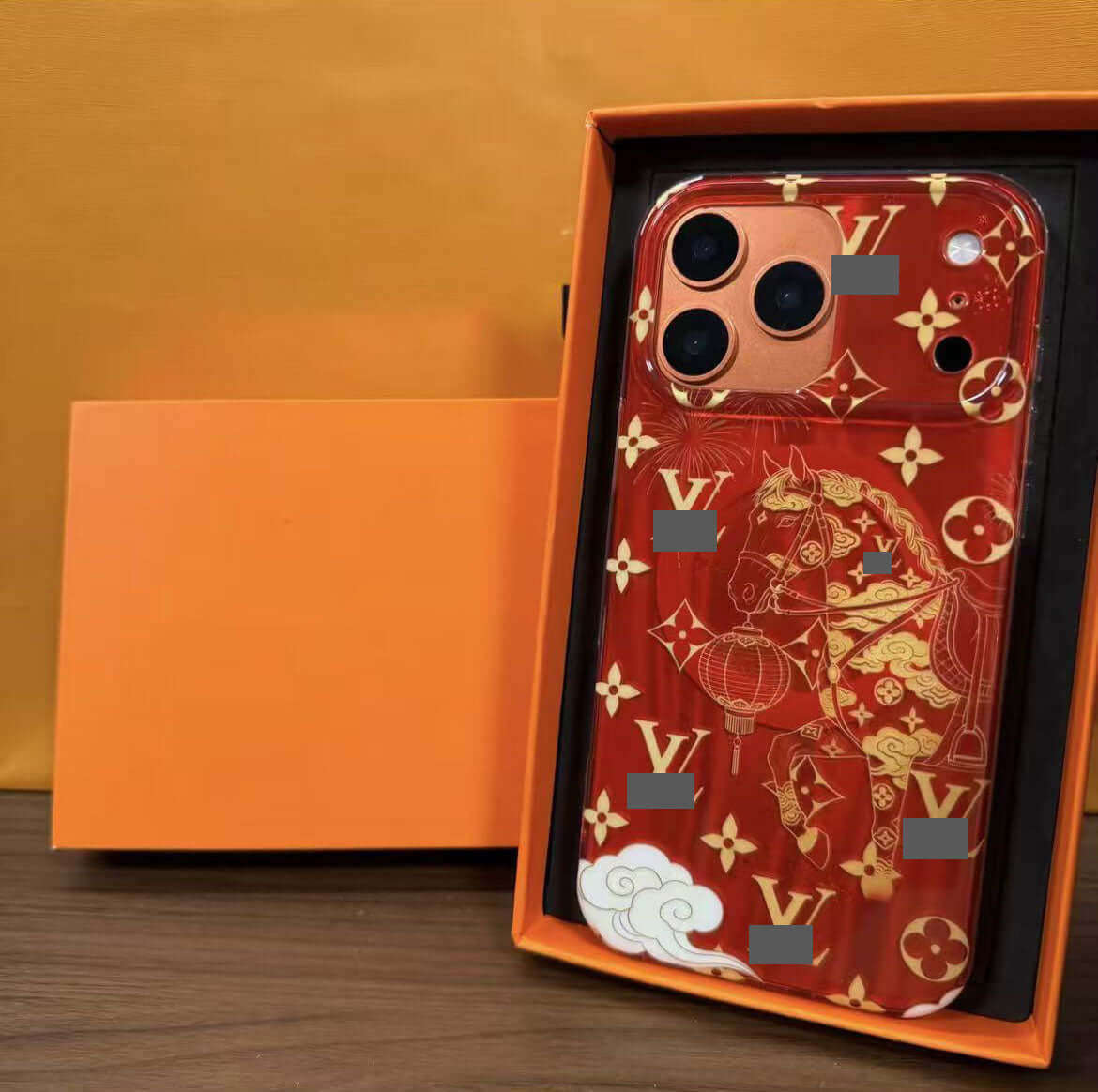 スマホケース  新年限定  高級感マグネット式スマホケース  ダブルV  耐衝撃・防振性能に優れ、高級感あふれるスマホケースで、iPhone15~17 に対応