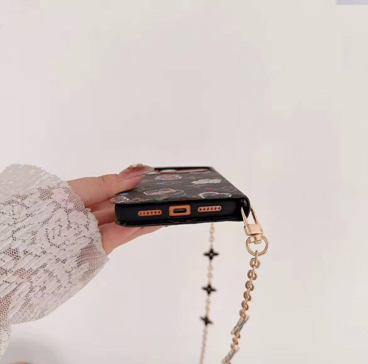 #415  スマホケース  手帳型スマホケース    耐衝撃・防振性能に優れ、iPhoneに対応