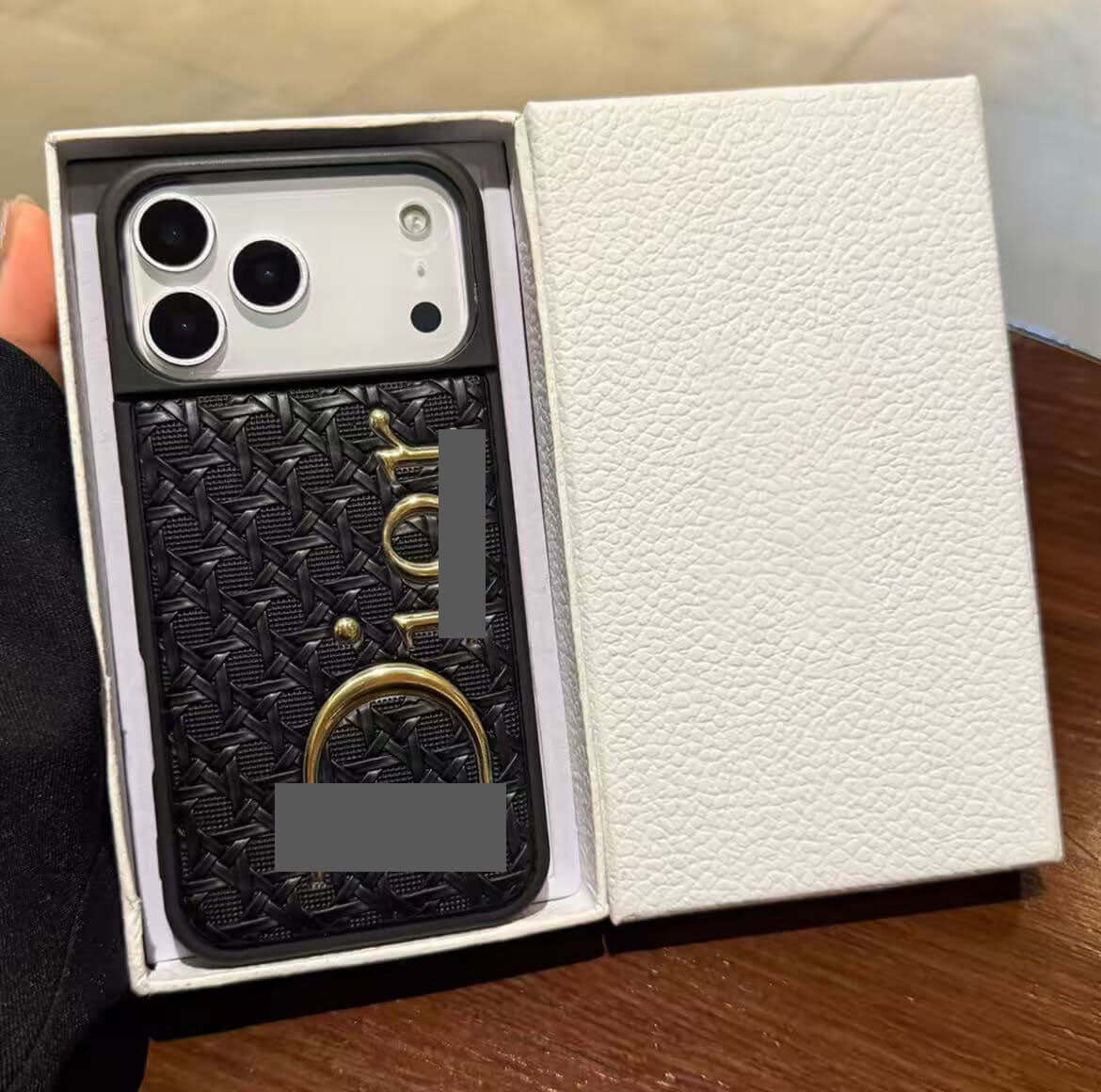 #34  スマホケース  編み目柄スマホケース   耐衝撃・防振性能に優れ、iPhone13-17 に対応