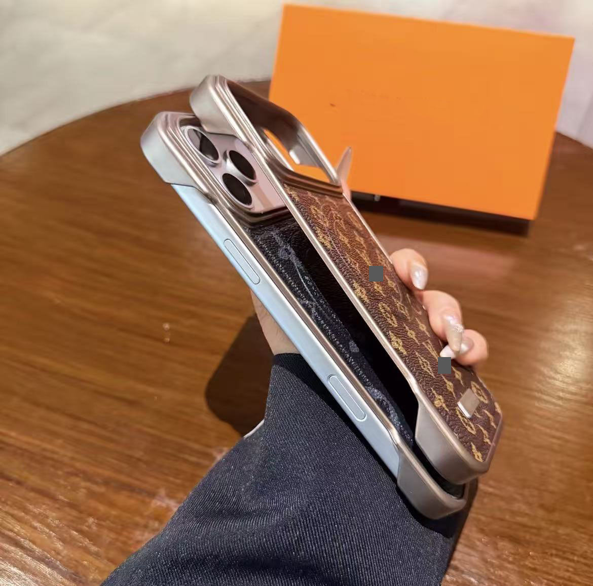 #M02  スマホケース  レザー製 マグネットスマホケース   耐衝撃・防振性能に優れ、iPhone に対応