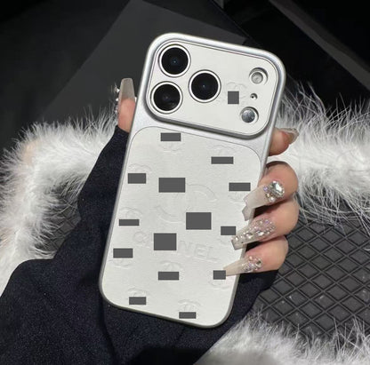 #33スマホケース     耐衝撃・防振性能に優れ、高級感あふれるスマホケースで、iPhone13-17 に対応