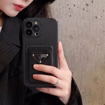 スマホケース    高級感カードホルダー付き且つレンズ保護機能付きのスマホケース  ダブルPRA** 耐衝撃・防振性能に優れ、高級感あふれるスマホケースで、iPhone12-17 に対応