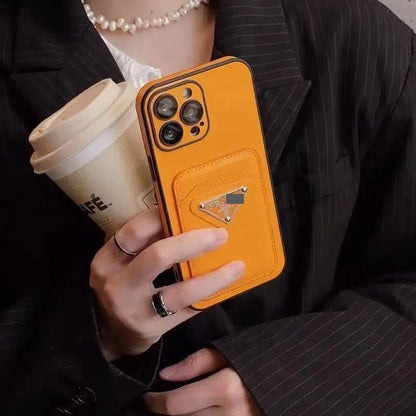 スマホケース    高級感カードホルダー付き且つレンズ保護機能付きのスマホケース  ダブルPRA** 耐衝撃・防振性能に優れ、高級感あふれるスマホケースで、iPhone12-17 に対応