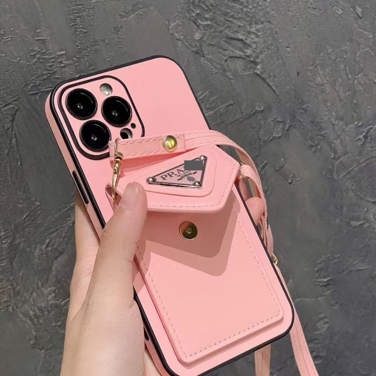 スマホケース    高級感カードホルダー付き且つストラップ付き且つレンズ保護機能付きのスマホケース  ダブルPRA**  耐衝撃・防振性能に優れ、高級感あふれるスマホケースで、iPhone12-17 に対応