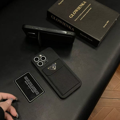 #239  スマホケース    高級感カード収納機能付きスマホケース    耐衝撃・防振性能に優れ、高級感あふれるスマホケースで、iPhone12-17 に対応