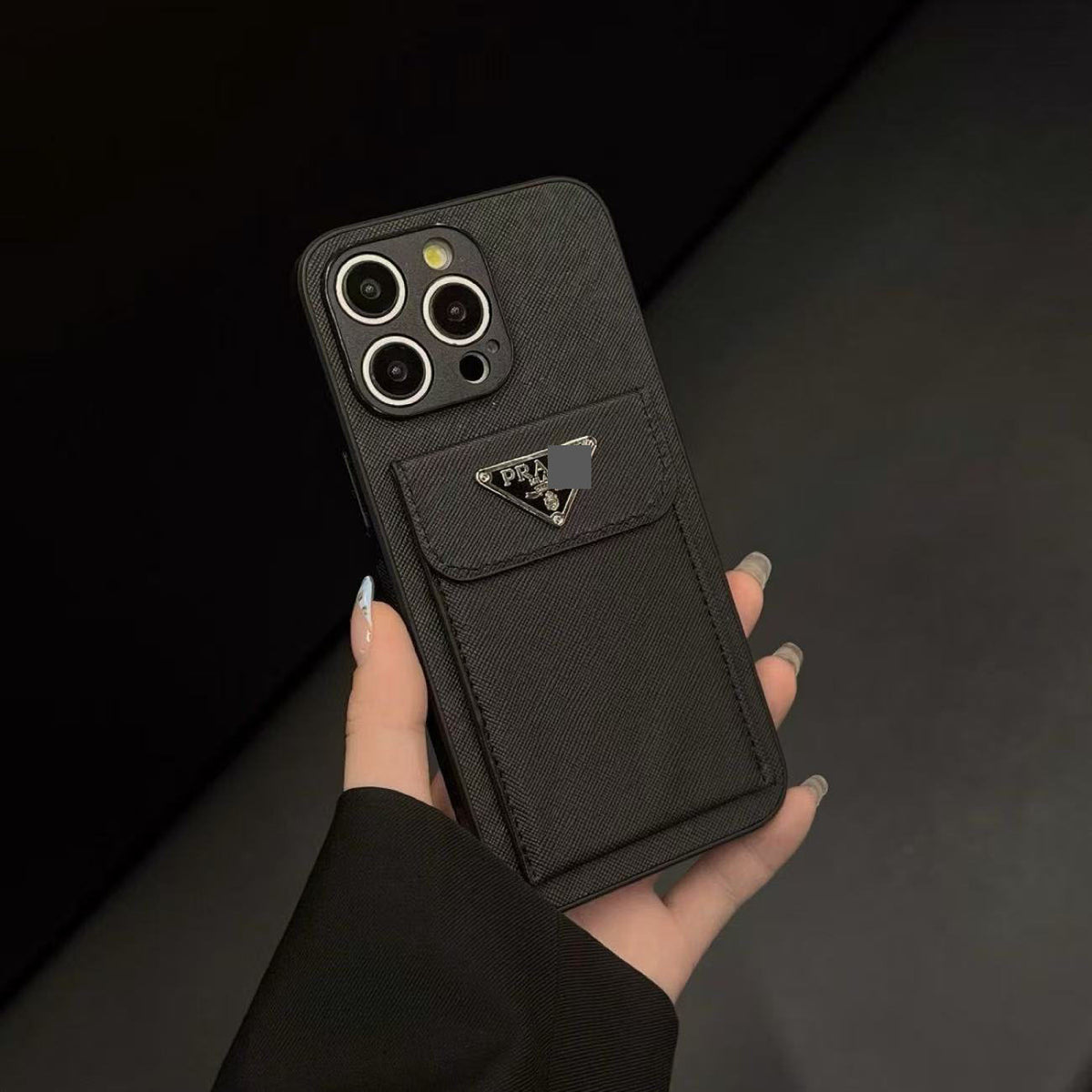 #239  スマホケース    高級感カード収納機能付きスマホケース    耐衝撃・防振性能に優れ、高級感あふれるスマホケースで、iPhone12-17 に対応